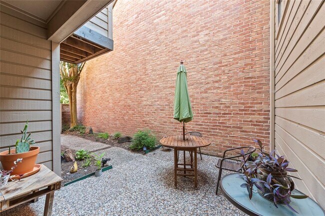 Foto del edificio - 236 Sugar Berry Cir