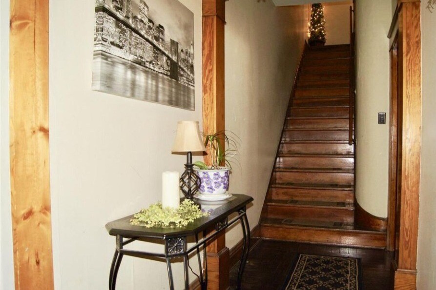 Primary Photo - 304 S Lake St