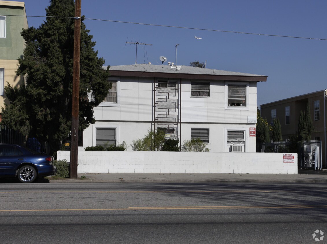 Building Photo - 13527 Victory Blvd