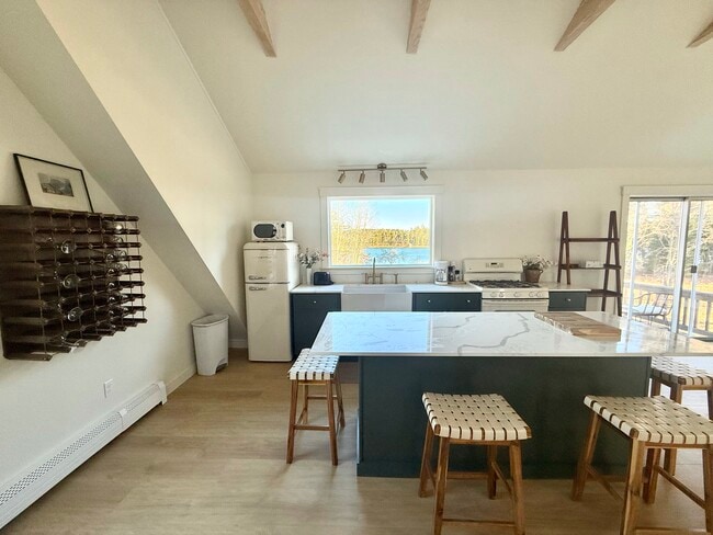 Foto del edificio - 243 Basin Point Rd