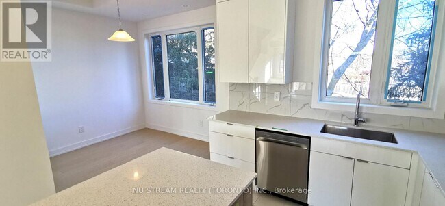 Photo du bâtiment - 9 Carl Hl Ln