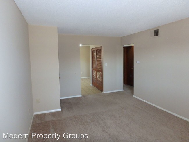 Building Photo - 735 Demaret Dr