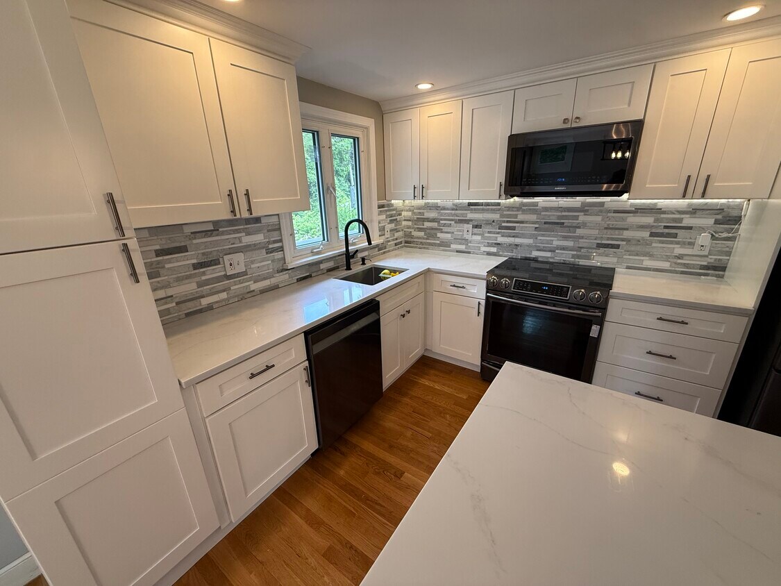 Foto principal - 32 Swains Pond Ave