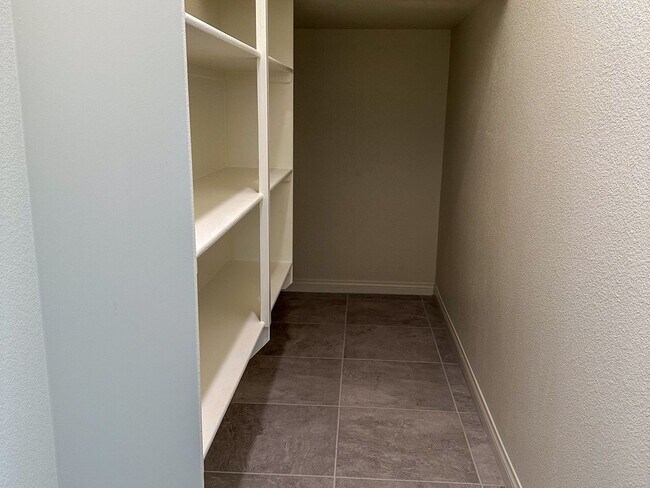 Foto del edificio - 4 Bedroom Single Family Home