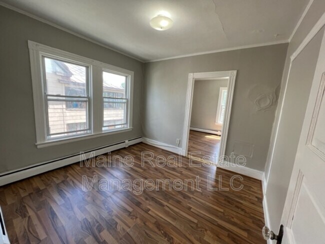 Foto del edificio - 90 Clinton Ave