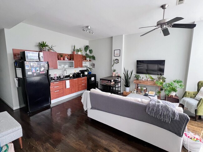 Foto del edificio - 2824 W Armitage Ave