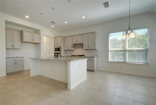 Foto del edificio - 113 Meadow Wood Cv