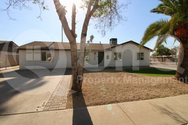 Foto del edificio - 6649 W Cypress St