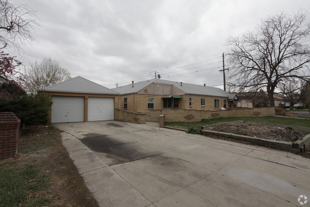 Building Photo - 1400 Jasmine St
