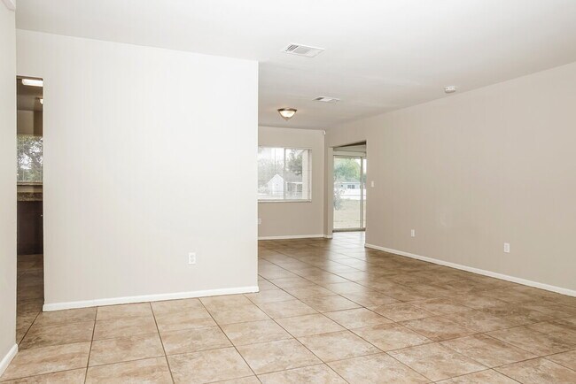 Foto del edificio - 2396 Roxbury Cir