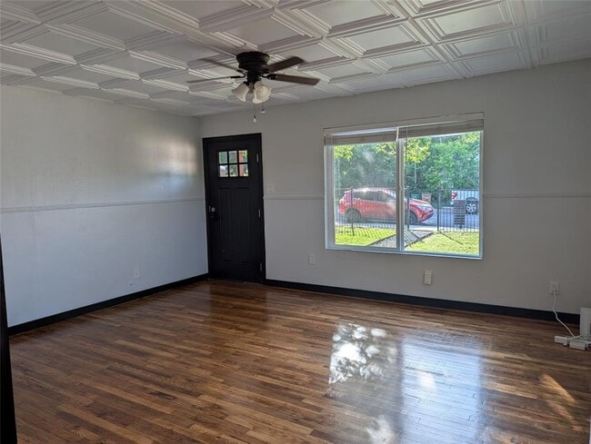 Building Photo - 6915 Providence Ave