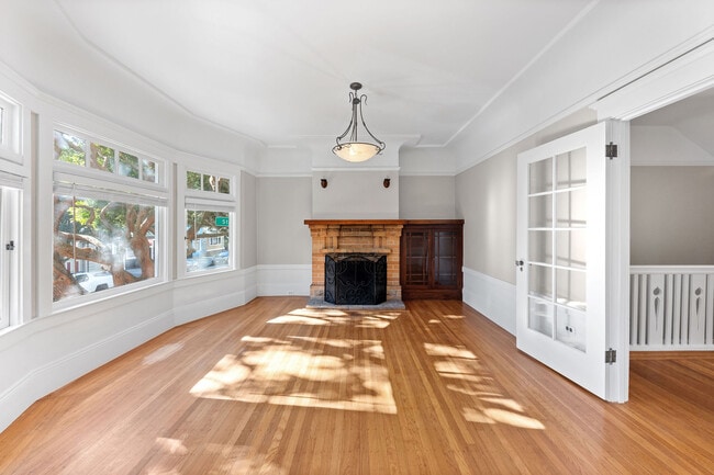 Photo - 1740 Waller St House