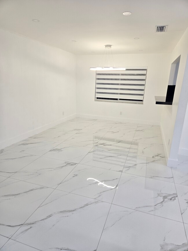 Building Photo - 1822 SW 102nd Pl