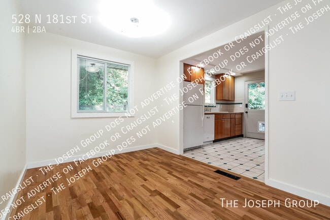 Building Photo - 528 N 181st St