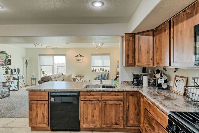 Building Photo - 3169 Fairmont Dr