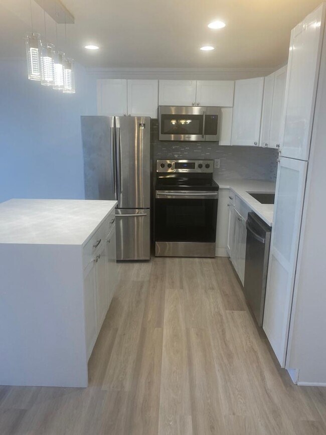 Building Photo - 3028 Ellesmere