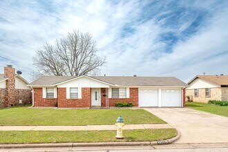 Building Photo - 4024 Hooper Dr