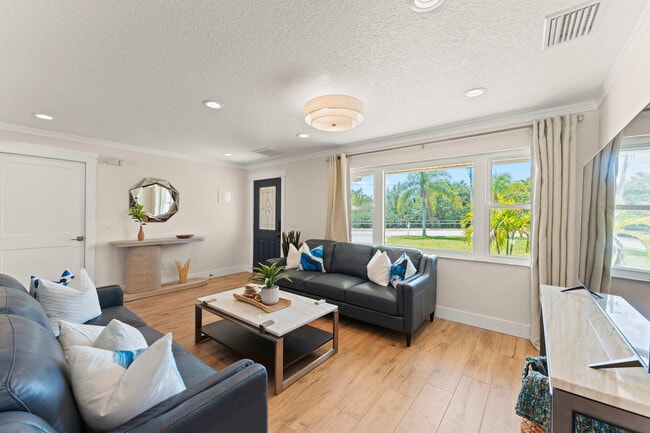 Building Photo - 931 S 4th St