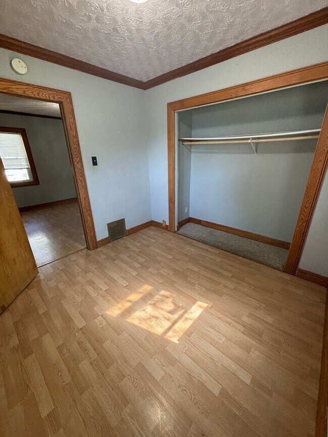 Foto del edificio - 1022 Forest Ave