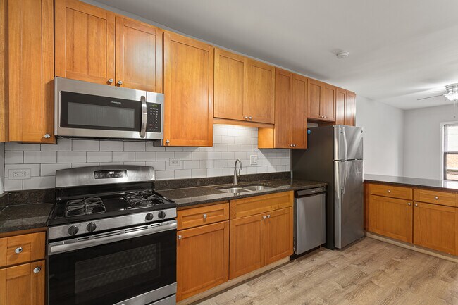 Building Photo - 1702 W Juneway Terrace
