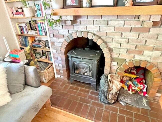 Building Photo - Powellhurst-Gilbert Updated Ranch Home wit...
