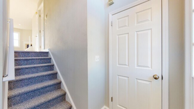 Building Photo - 130 Deer Hill Ave