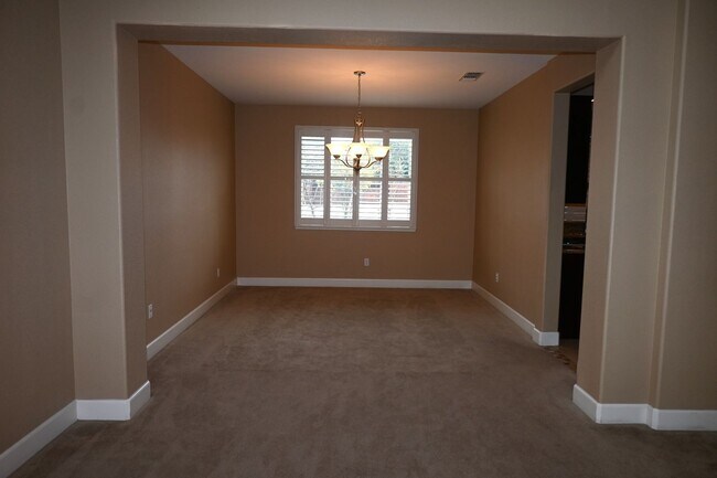 Foto del edificio - Resident Benefit Package Property