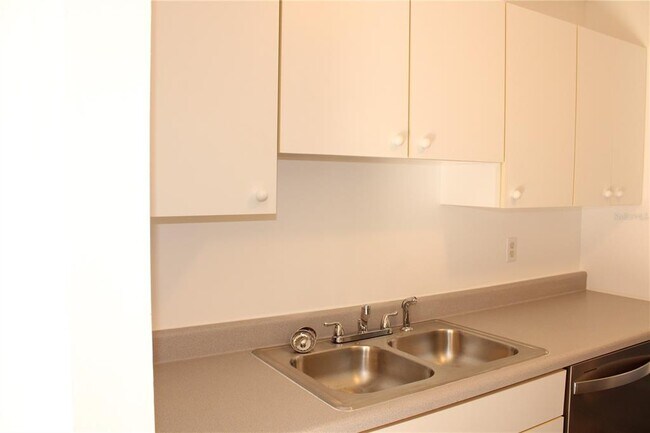 Foto del edificio - 4523-4567 67th St W