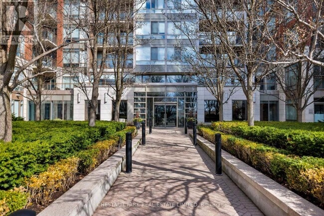 Building Photo - 500 Queens Quay W