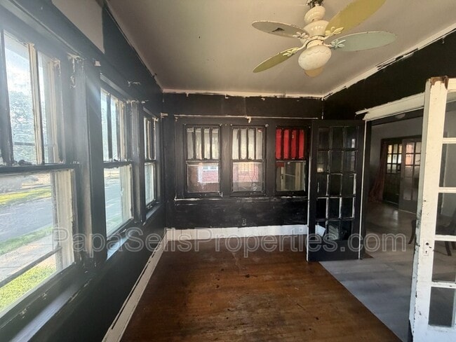 Foto del edificio - 107 E Archer Ave