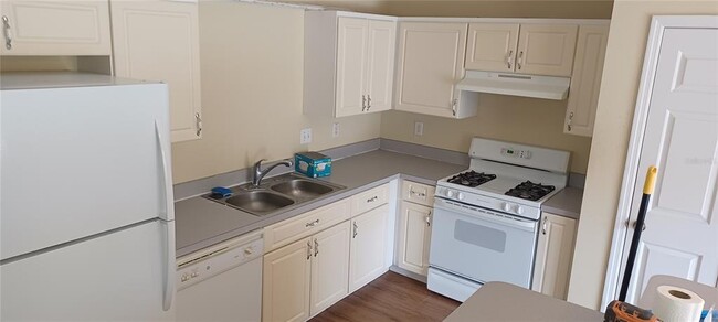 Building Photo - 6520 Summer Cove Dr