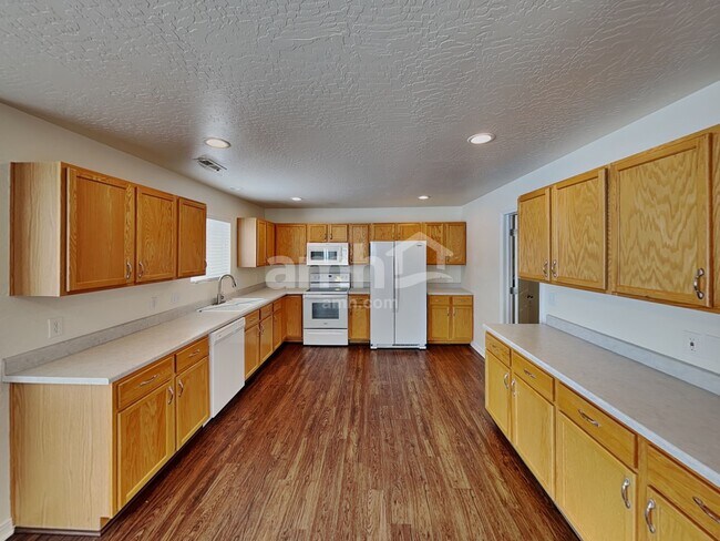 Foto del edificio - 1934 S 725 E