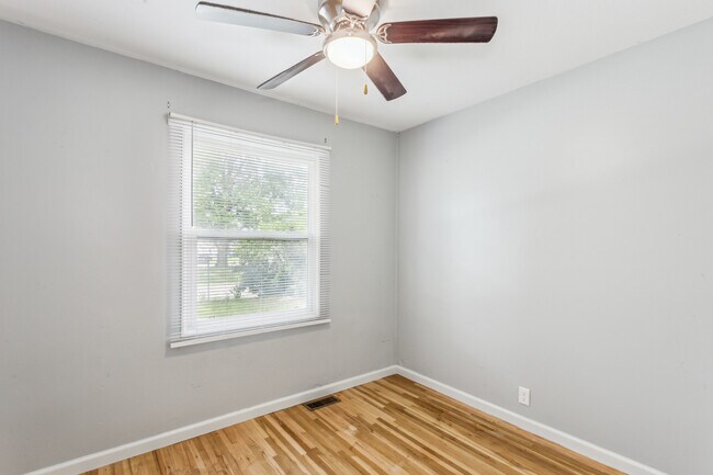 Foto del edificio - 6300 N East Park View St