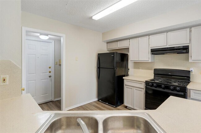 Foto del edificio - 1717 Parkfield Cove