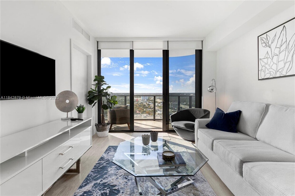 Foto principal - 121 NE 34th St