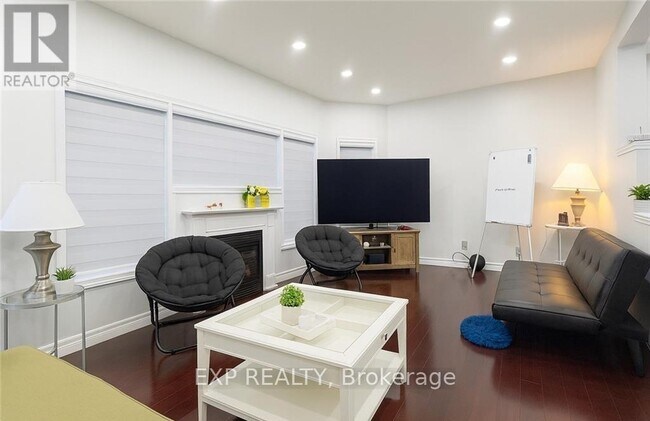 Building Photo - 235 Pineland Ct