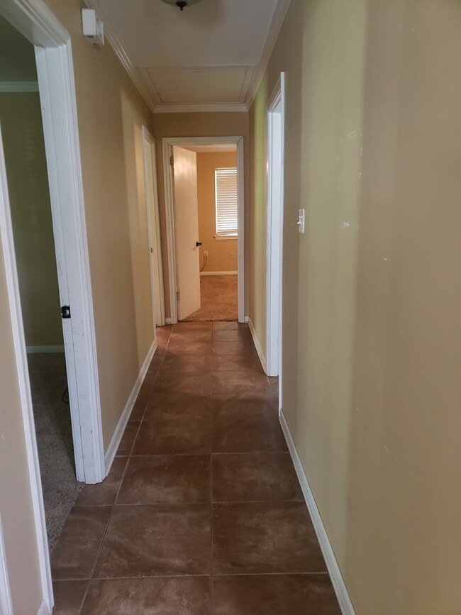 Building Photo - 522 Edgewood Dr