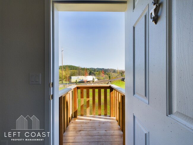 Foto del edificio - 2368 Salmon River Highway - 6