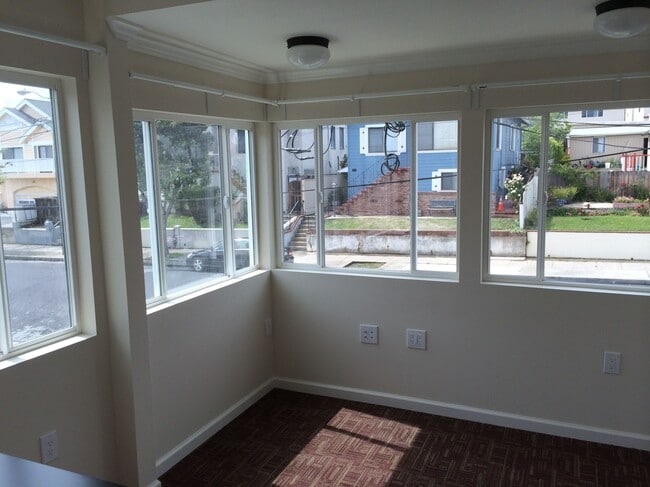 Building Photo - 716 Olive Ave