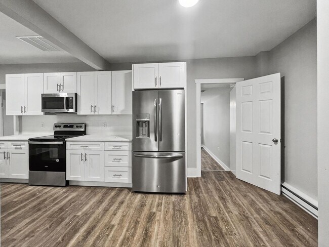 Interior Photo - 327-337 W Chestnut Street