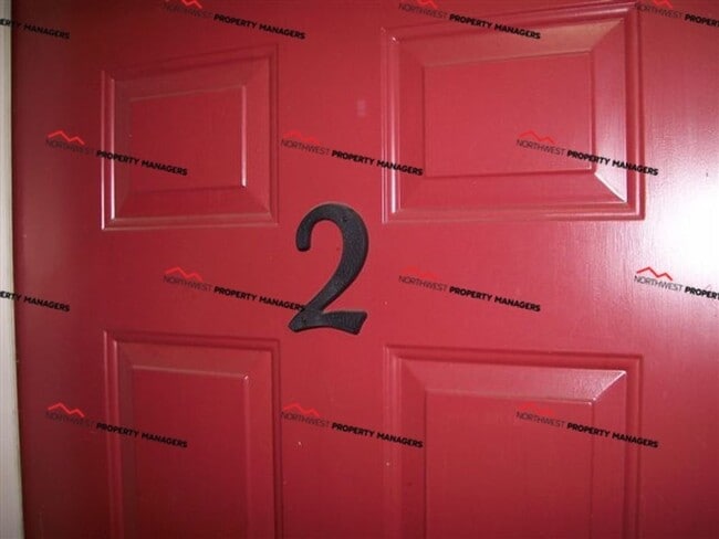 Building Photo - r174a