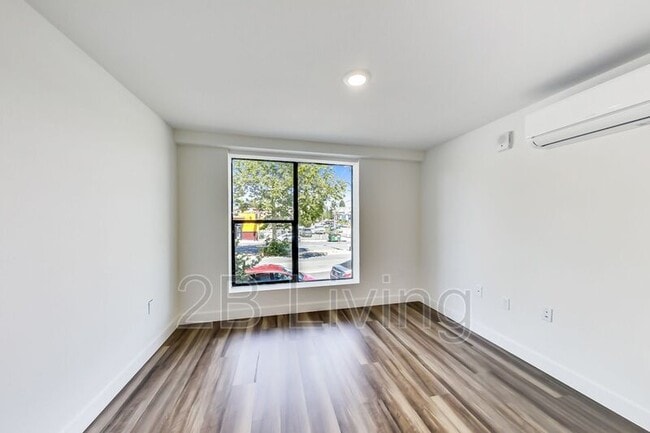 Building Photo - 950 63rd St