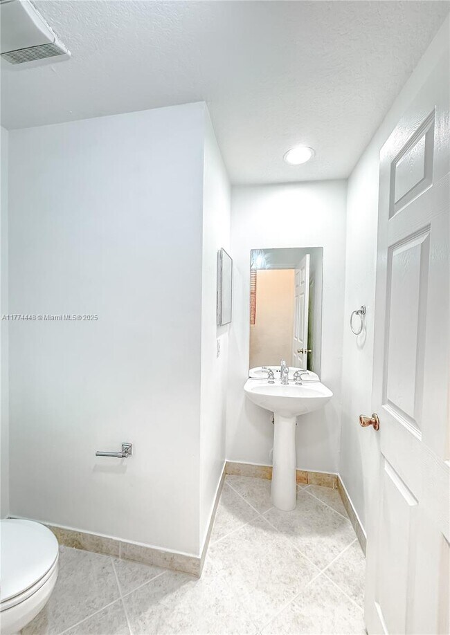 Foto del edificio - 5737 NW 119th Dr