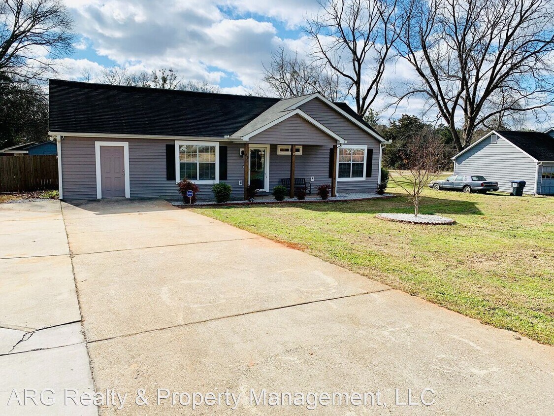 Primary Photo - 3 br, 2 bath House - 30 Highland Blvd