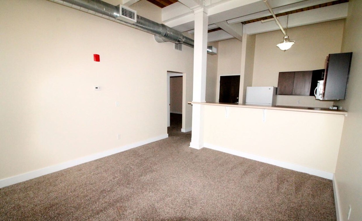 1320 5th Ave Unit 301, Moline, IL 61265 Room for Rent in Moline, IL