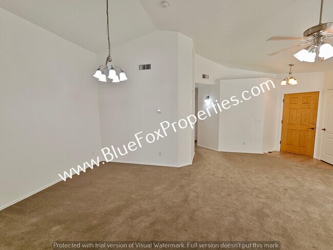 Foto del edificio - 10429 E Oakbrook St