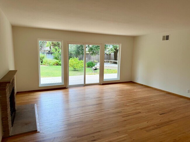 Building Photo - 975 Inverness Way