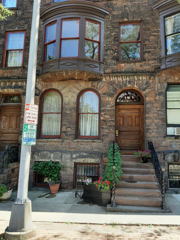 front of house - 141 Eagle St