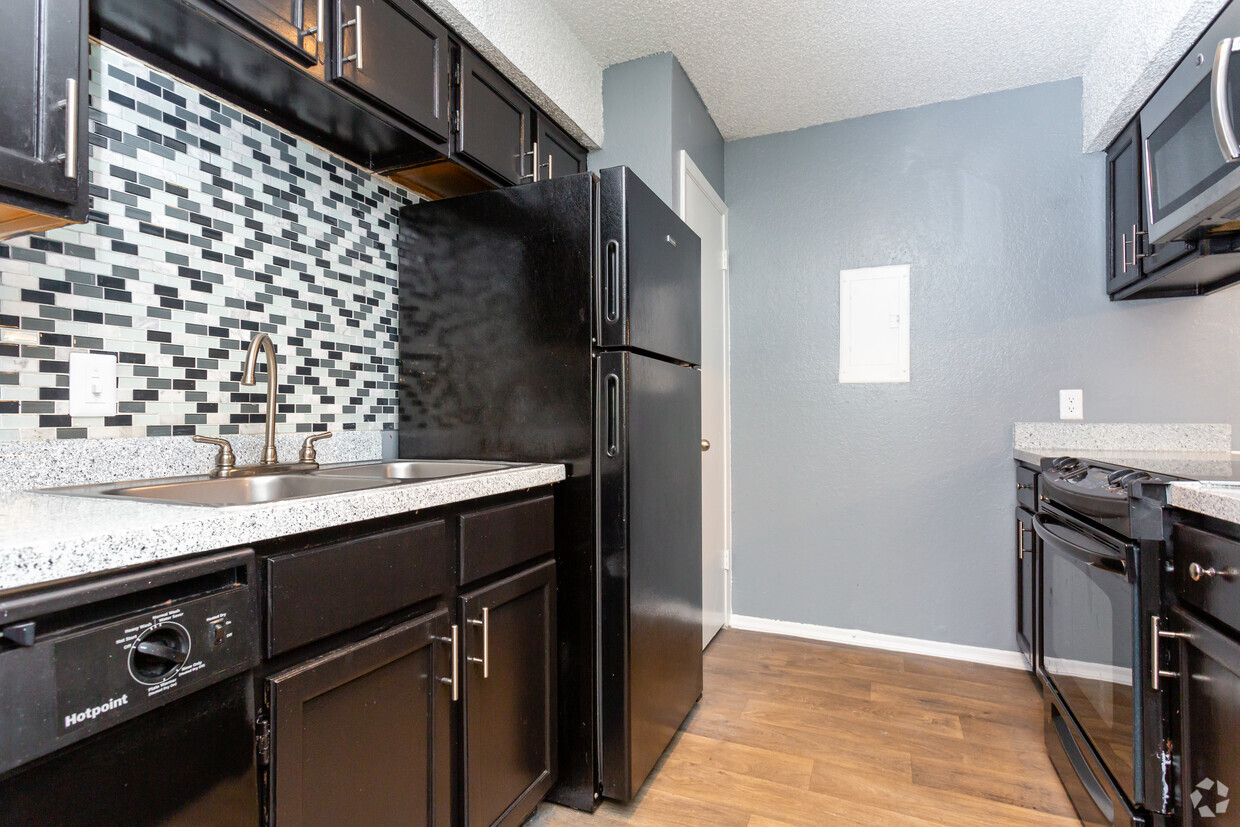 1BR,1BA-674SF - Oakwood Apartments