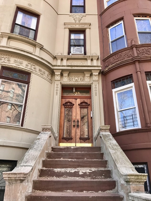 Primary Photo - 988 Park Pl